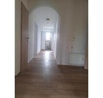 Idyllisch gelegene 110-qm-Wohnung mit 2 Balkonen und Parkett - Bad Wildungen