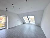 Foto - moderne Dachgeschoss-Wohnung mit Küche und Balkon