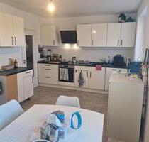Erstmal Lesen!! Ein helles und schöne 3 Zimmer-Wohnung mit Balkon - Waldkraiburg