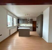 Frisch renovierte Wohnung im 1.OG mit Einbauküche - Neustadt bei Coburg