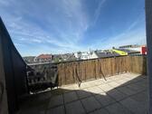 Foto - Wohnen über den Dächern von Hof: Stilvolle 3-Zimmer-Wohnung mit zwei Balkonen & Einbauküche - sofort verfügbar - ca. 135m²