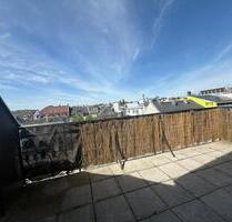 Wohnen über den Dächern von Hof: Stilvolle 3-Zimmer-Wohnung mit zwei Balkonen & Einbauküche - sofort verfügbar - ca. 135m²