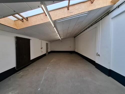 Foto - Halle, Lager, Stellplatz - 400,00 EUR Kaltmiete,
