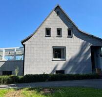 Einfamilienhaus mit Garage, Wintergarten und Gewächshaus - Holzminden