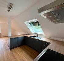 Erstbezug nach Sanierung helle große 2,5-Zimmer Wohnung - Hamburg Niendorf