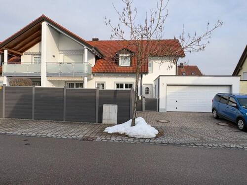 Foto - Gepflegte 3 Zi.-Wohnung 97m² im 2 FH, Garage, Keller, Speicher