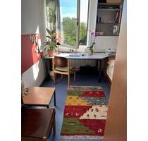 Ein möbliertes Zimmer im Studentenwohnheim Home and Co in Bochum