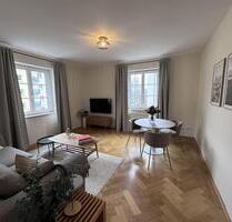 Denkmalgeschützter Altbau mit Charakter: Hohe Decken, viel Licht, stilvoll möbliert - München Pasing-Obermenzing