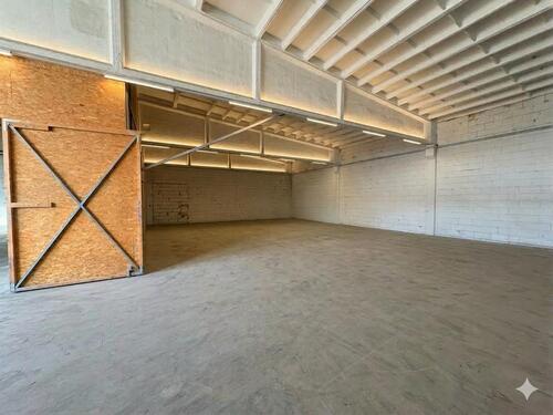 Foto - Vielseitiges Gewerbeensemble im Erdgeschoss – Gastronomie, Hallenflächen & Büro – insgesamt ca. 848,