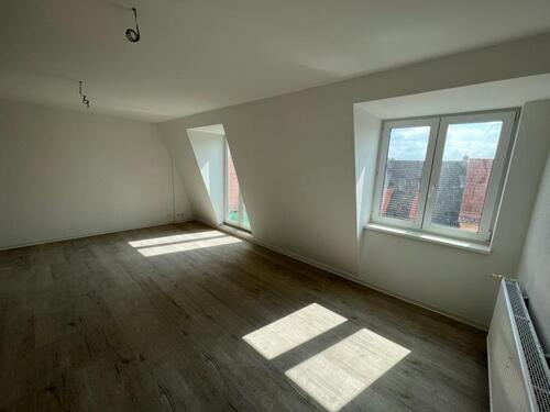 Foto - Charmante Dachgeschosswohnung, EBK, großer Balkon, ruhige Lage