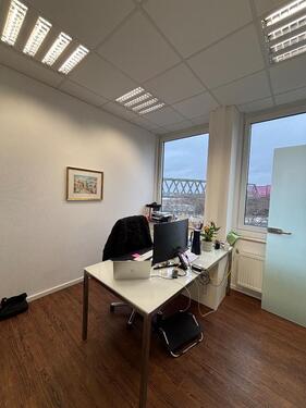 Foto - Zentraler abgeschlossener Büroraum 1+2 nahe Mediapark - flexibel & möbliert