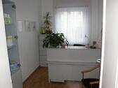 Foto - Mod. Praxis (oder Büro), z.B. für Krankengymn., Yoga, o.ä. in der Nähe des Bahnhofs mit Parkplätzen