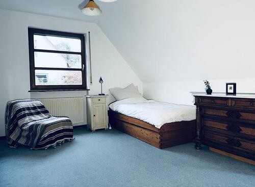 Foto - möbliertes Zimmer f.Berufspendlerin Praktikum Referendariat OTH