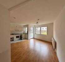 Grosszügige 1-Zimmerwohnung mit Balkon ab Mitte Apri zu vermieten - Schramberg