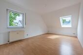 Foto - Wohnen mit Weitblick - helle Dachgeschosswohnung mit Balkon & Stellplatz