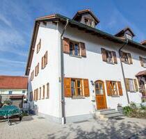 Reiheneckhaus mit Garten, viel Platz & Garage in Dingolfing