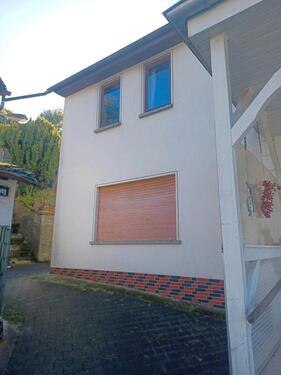 Foto - Einfamilienhaus mit Nebengebäude und Garten