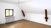Foto - Großzügige, neuwertig sanierte 3 ZKB + 25m² Nutzfl. + Stellplatz, im 2. OG eines alten Bauernhauses