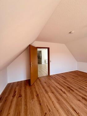 Foto - Helle und ruhige 2-Zimmer DG Wohnung mit 2 Balkonen, Stellplatz