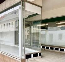 PROVISIONSFREI! Großzügige Gewerbefläche in Bestlage mit großer Schaufensterfront - flexible Nutzung - Windischeschenbach