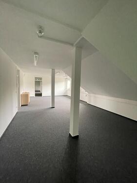 Foto - Großräumiges Büro mitten im Netphener Gewerbegebiet