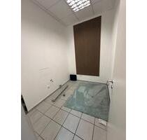 Kosmetik Raum - 300,00&nbsp;EUR Kaltmiete, ca.&nbsp; 5,00&nbsp;m&sup2; in Leverkusen (PLZ: 51375) Schlebusch