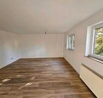 Helle Einliegerwohnung 43 m², 2 Zimmer + Bad und eigene Terrasse - Nieder-Olm