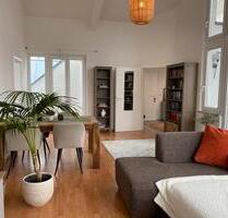 Schöne 2-Zimmer-Wohnung - 680,00 EUR Kaltmiete, ca.  80,00 m² in Burghausen (PLZ: 84489)