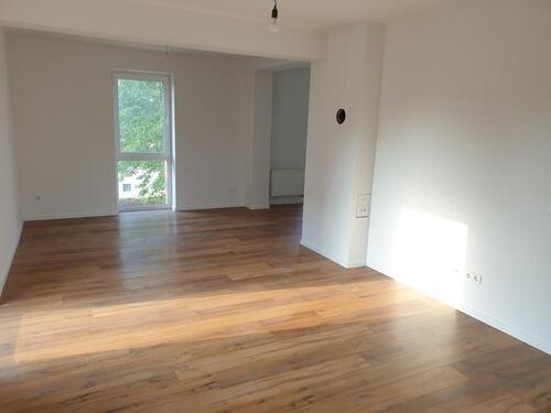 Foto - Schöne 3 Zimmer Wohnung, Terrasse, Garten und Doppelcarport