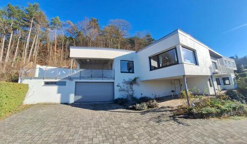 Foto - Einfamilienhaus im „zeitlosen Baustil“ mit Einliegerwohnung
