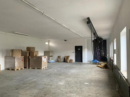 Foto - Ideal für Produktion & Lager: Renovierte Gewerbefläche mit Kranbahn nahe dem Hofer Freibad (ca. 188 m²)