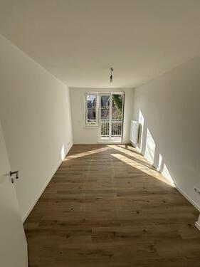 Foto - Kernsanierte 3-Zimmer-Wohnung (79,5 m²) mit Südbalkon & moderner Einbauküche –