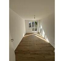 Kernsanierte 3-Zimmer-Wohnung (79,5 m²) mit Südbalkon & moderner Einbauküche – - Bremen Burglesum