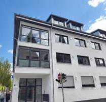Deggendorf Zentrum: Hochwertige 2-Zimmer-Wohnung mit Loggia u. Einbauküche