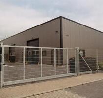 Gewerbehalle mit Büro & WC - 9,00&nbsp;EUR Kaltmiete, ca.&nbsp; 9,00&nbsp;m&sup2; in Rommerskirchen (PLZ: 41569)