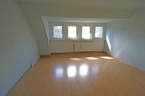Foto - Lichtdurchflutete 3-Zi.-Dachgeschosswohnung in Lindenhorst