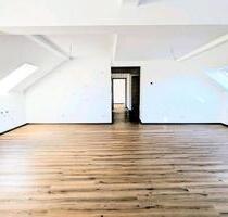 Großzügige, barrierefreie Dachgeschosswohnung mit Aufzug, Balkon - Kirchheimbolanden