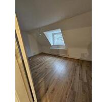 2 Zimmer DG Wohnung in ruhiger Wohngegend - Neumünster Böcklersiedlung