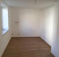 4 Zi, Küche, Bad, ca 100 qm - 850,00 EUR Kaltmiete, in Breitenbrunn (PLZ: 92363)