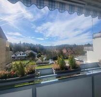 Helle u. großzügige 4-Zimmer-Wohnung mit Balkon u. Garage - Waldbronn