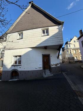 Foto - Historisches Fachwerkhaus mit Verkaufsraum im Moselort Lösnich