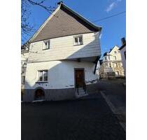 Historisches Fachwerkhaus mit Verkaufsraum im Moselort Lösnich
