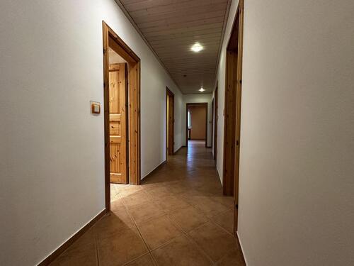 Foto - 4-Zimmer-Wohnung mit Balkon, Aufzug und Kellerraum zu vermieten!