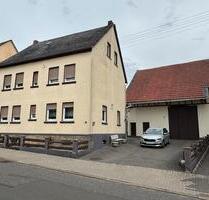 Residential building with outbuilding - Hennweiler
