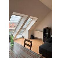 Sehr schöne 2 Zimmer-DG-Wohnung in Nürnberg, Südwest zu vermieten