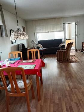 Foto - 3-Zi.-Whg, 100 m², 2 Balkone, Carport, direkt am Wald