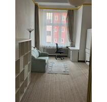 Biete helles 25 qm Zimmer in einer 170qm Wohnung mit 6 Zimmern - Berlin Charlottenburg-Wilmersdorf