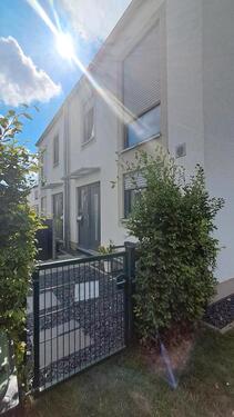 Foto - Moderne Doppelhaushälfte mit großem Garten