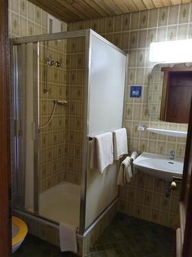 Foto - Schönes gemütliches möbliertes Zimmer Zimmer