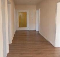 Frisch renovierte 3 Zimmer Wohnung mit 2 Balkonen zu vermieten - Homburg